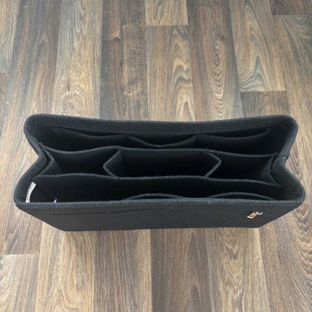 Tory Burch Tote with organizer - Picture 7 of 8